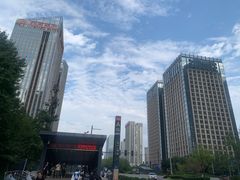 丈八一路地铁站就在门口-西安绿地假日酒店