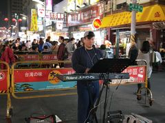 -六合夜市