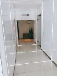 -LESSMORE科技头皮理容中心