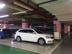 -证大·大拇指广场-地面停车场