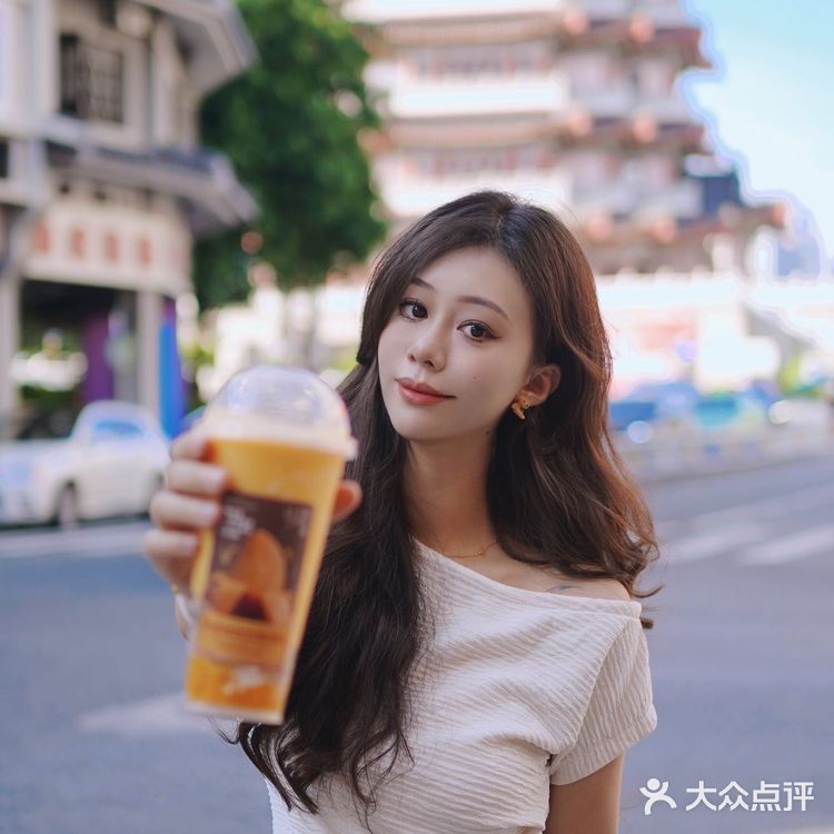 店里主打 杨枝甘露 新鲜水果现切每一口都是健康味道