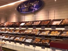 面包甜点陈列柜-老佛爷饼店