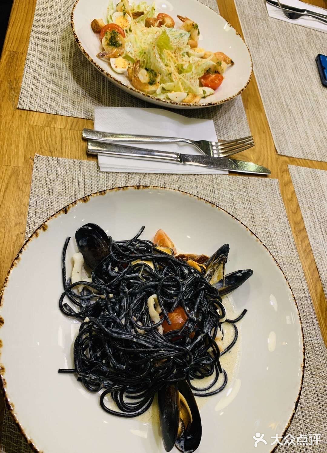 这顿饭是去年在莫斯科的最后一顿 游玩回来以后像饿极了