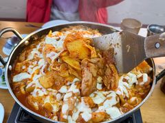 -亲昵春川鸡排(韩国美食街店)