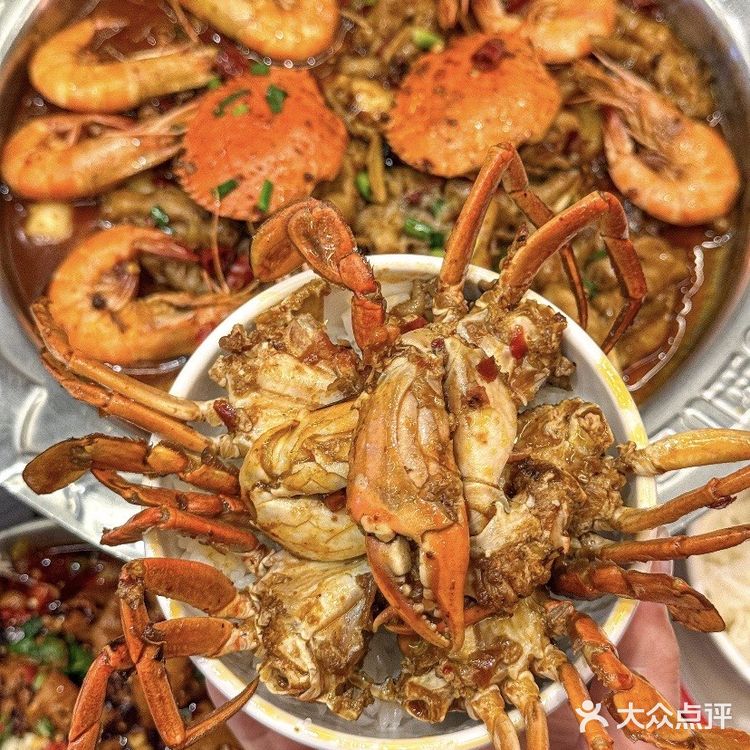 蹲了三个月的肉蟹煲终于被我吃到啦！！