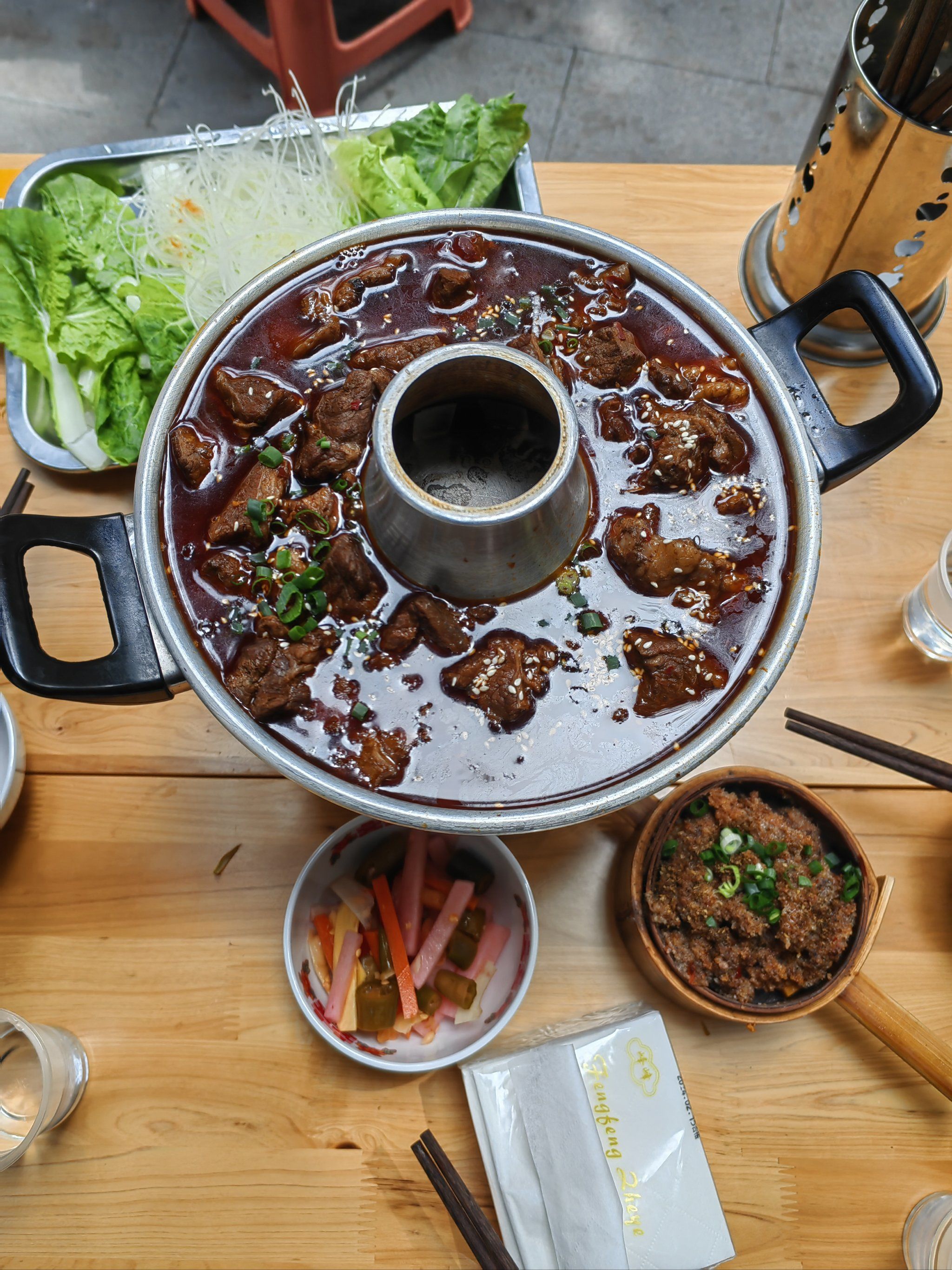 真材实料才能做出好味道 
菜品推荐:红烧牛肉小火锅,88元一锅,牛肉
