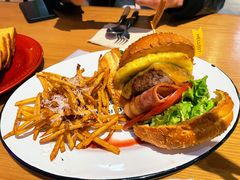 27&nbsp;牛肉汉堡-HELLO 27 意面·沙拉·帕尼尼