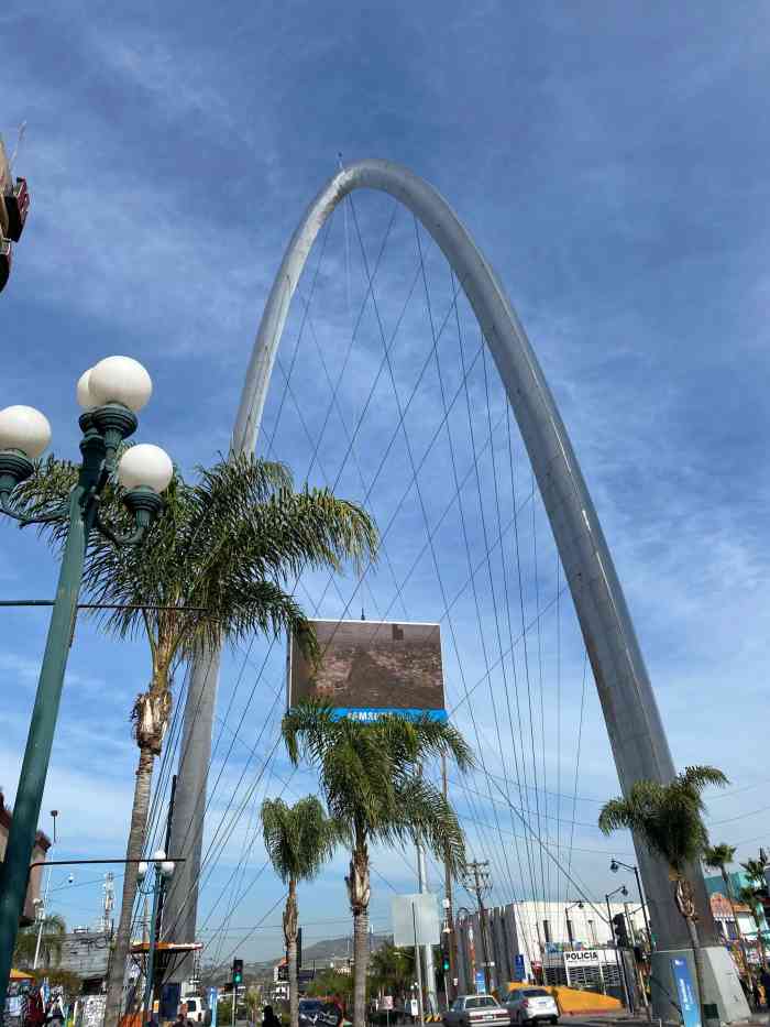 蒂华纳拱门-"18年8月美国9694跟团游时,导游带我.