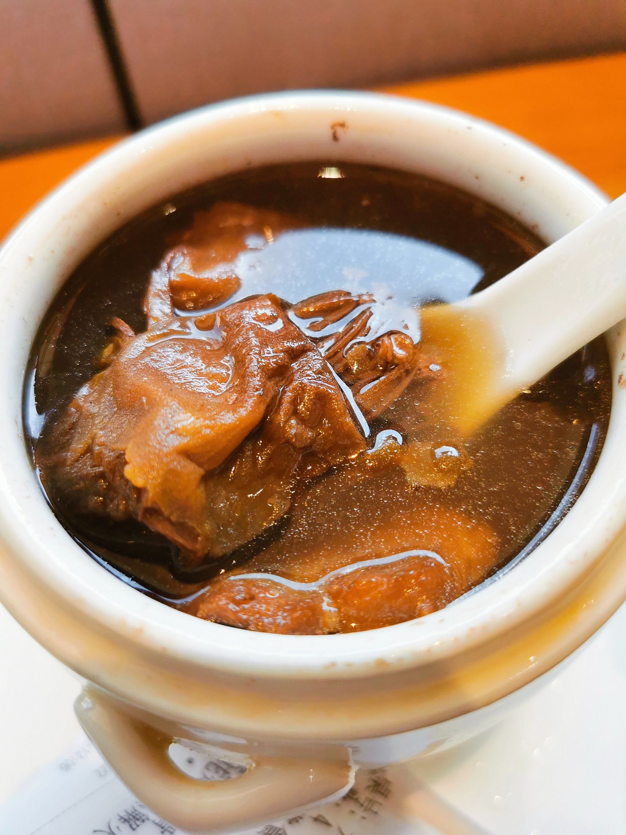 n招牌很大,位置显眼,
没想到炖汤这么正宗,
超符合广东人口味