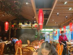 大堂-野山舂·贵州现舂酸汤火锅(鸿通城店)