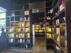 -钟书阁(松江泰晤士小镇店)