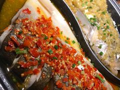 -阿瓦山寨·湘菜现炒·剁椒鱼头王(咸阳总店)