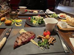 -恰餐厅及酒吧 CHAR Bar & Grill (北京丽都皇冠假日店)