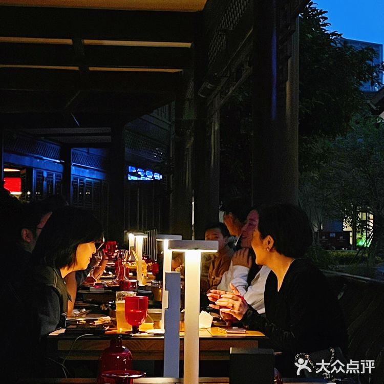 开到成都的鹅岛，精酿餐酒吧天花板！