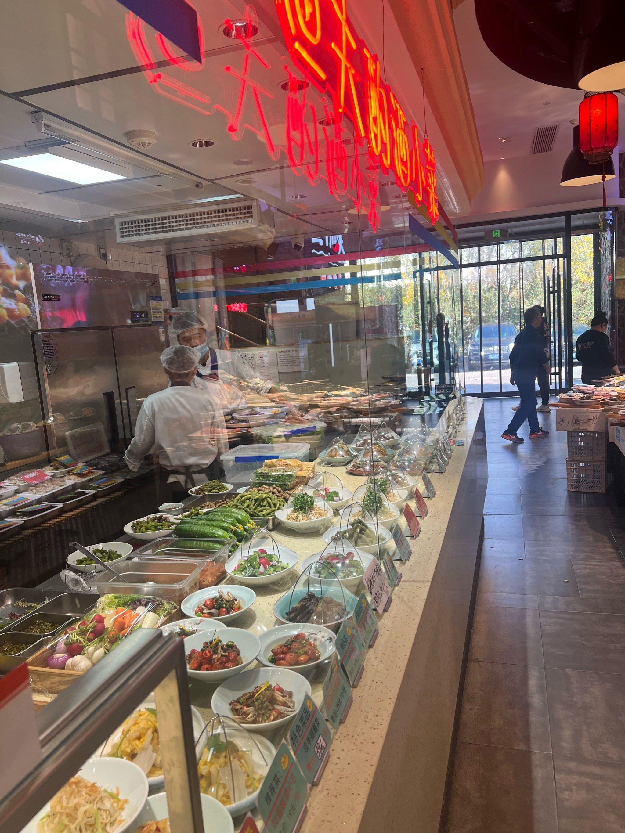 他们家主打海鲜菜品,食材的新鲜度简直绝了!首推招牌的