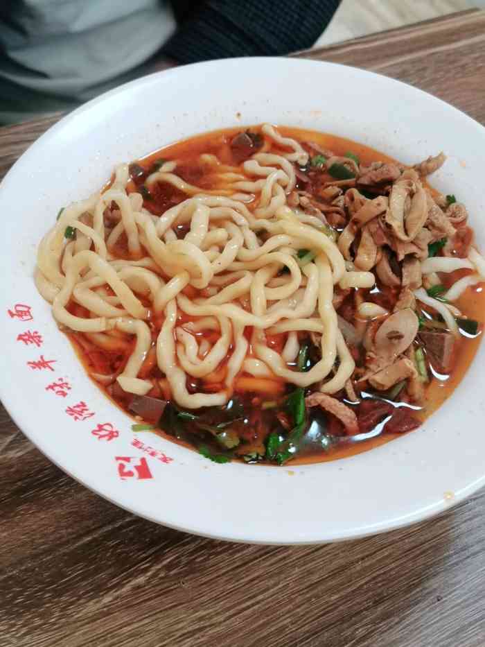 好滋味羊杂面(景子街小吃城店)-"[薄荷]环境: 地点在景子街小吃街,爆