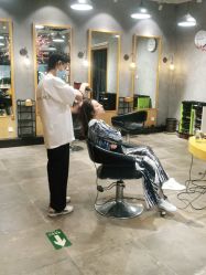 -时尚殿堂明星门店