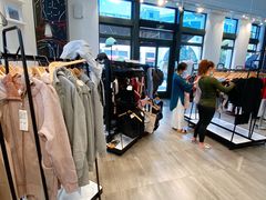 -lululemon(比斯特购物村店)