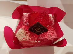 迷你一口幸福草莓慕斯-巴黎贝甜(国贸店)