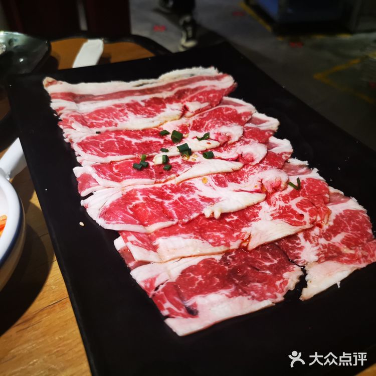 烤肉滋滋作响[调皮]冬日里的温暖美味