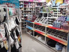 -名创优品(北京新中关购物中心地铁层店)