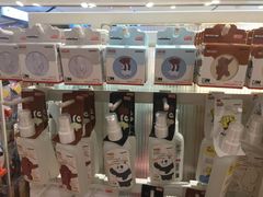 -名创优品(北京新中关购物中心地铁层店)