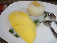 芒果糯米饭-卷心菜和避孕套餐厅(Pattaya)