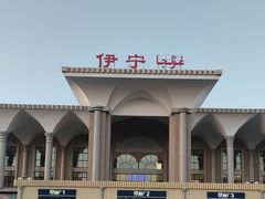 -伊宁站