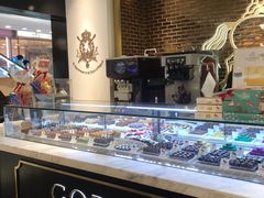面包甜点陈列柜-GODIVA(王府井apm店)