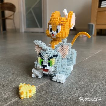 等图案全部拼好了以后，拿一张助烫纸隔着