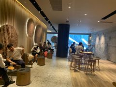 等位区-星巴克臻选(济南恒隆店)