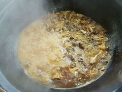 -粘豆包柴火铁锅炖