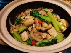 西兰花炒蘑菇-简小舍·民间手艺菜(武昌江滩店)