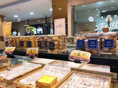 面包甜点陈列柜-三色鸽西饼店(黄河路店)