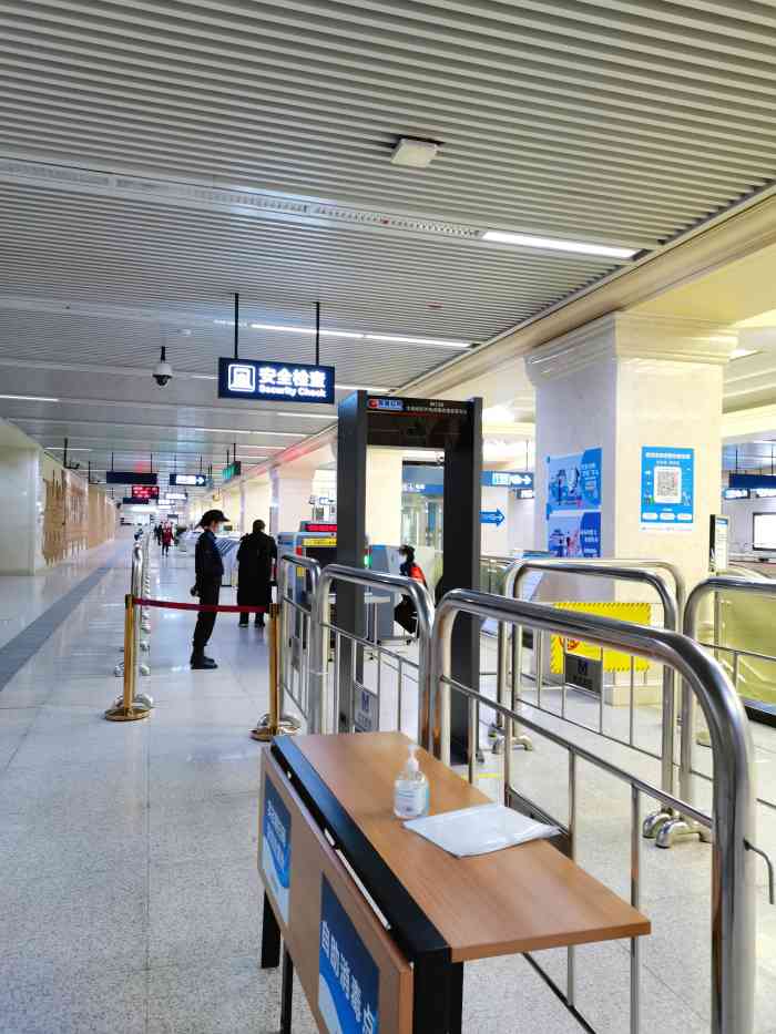 大智路(地铁站)-"现在大武汉地铁四通八达交通出行可离不开.