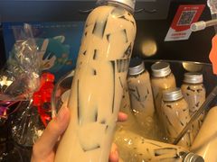 摇摇奶茶-可颂坊(中心书城店)