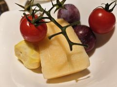 -雍容荟活帝王蟹活龙虾自助(苏宁旗舰店)