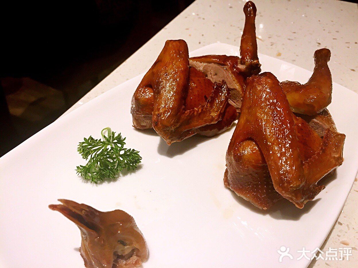 御宝轩品粤菜｜聚会嗨饮果立方