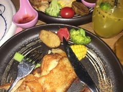 -樱花里音乐餐吧·牛扒椰子鸡(东圃店)