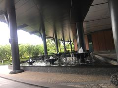 大堂入口处-上海滴水湖皇冠假日酒店