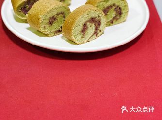 看到罗森里的抹茶红豆卷馋了！自己做