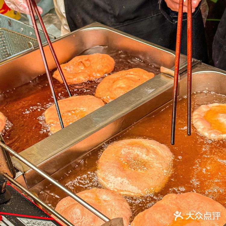 这家新鲜现做油煎饼真的嘎嘎香脆❗️