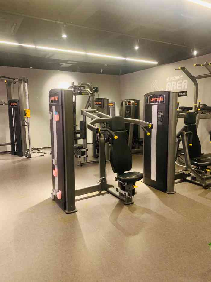 乐刻运动健身(新沪路店)-"自助式的健身房,设备很齐全,胸背腿肩几个.