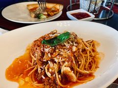经典意大利细面配蒜味番茄酱-WOLFGANG PUCK KITCHEN & BAR(迪士尼小镇店)