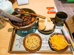 新派卤肉饭-京参 • 擂椒饭(这有山店)