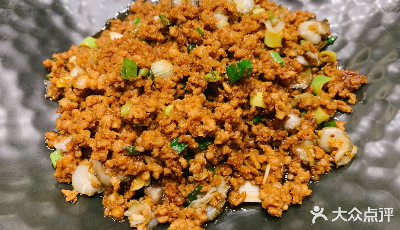 味道都不错,菜品种类很多,就是量有点小