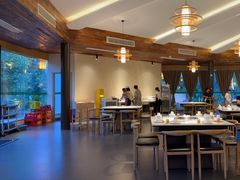 -茅草房·河畔园林火锅