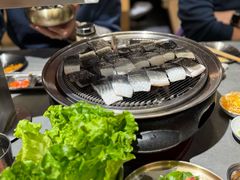 -围炉肉舍•炭烤活鳗•丹东海鲜烤肉(步行街店)