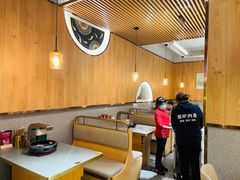 大堂-围炉肉舍•炭烤活鳗•丹东海鲜烤肉(步行街店)