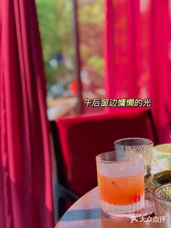我们是快下午一点到的，店里依旧是座无虚席